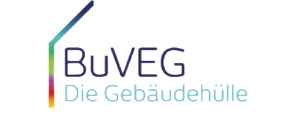 Logo der buvg, „die gebäudehülle“, mit einem bunten vertikalen Streifen, gefolgt vom Firmennamen in grauer, stilisierter Schrift, der nachhaltige Dämmung betont