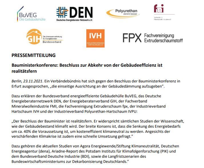 Bild einer Pressemitteilung zum Beschluss einer Baukonferenz zur energetischen Sanierung mit EPS-Hartschaum (Styropor). Der Text ist auf Deutsch und enthält Logos mehrerer beteiligter Organisationen.