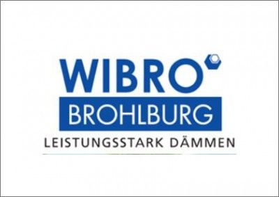 Das Logo von Wibro Brohlburg zeigt den Firmennamen in fettem schwarz-blauem Text und darunter den Slogan „leistungsstark dämmen“, was den Fokus auf nachhaltige